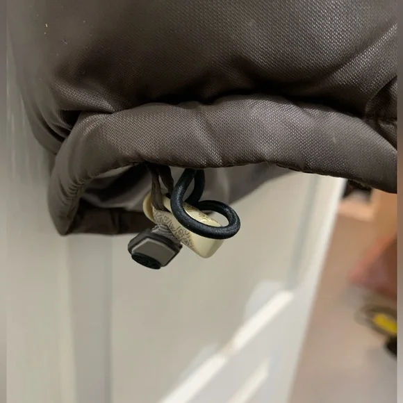 Men’s Gap puffer vest in brown, XL - Picture 8 of 8